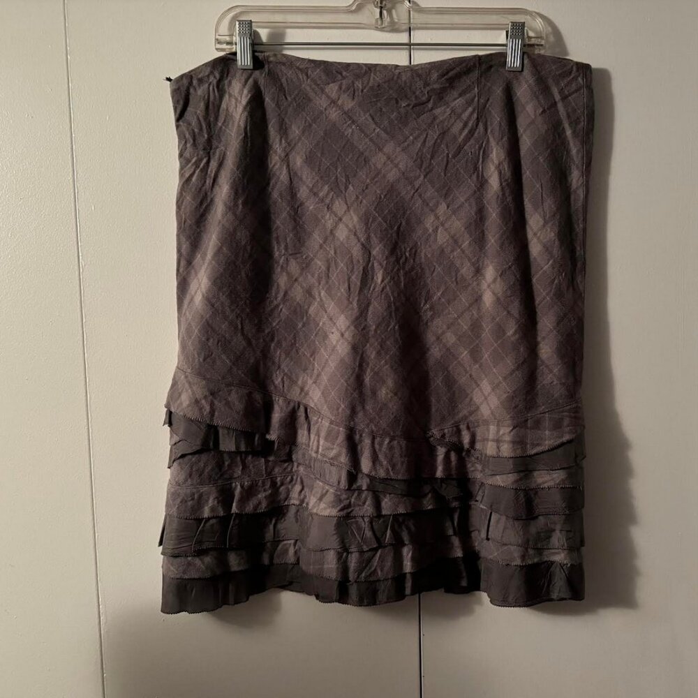 DKNY grey and white plaid skirt with layered bottom great peice in great shape